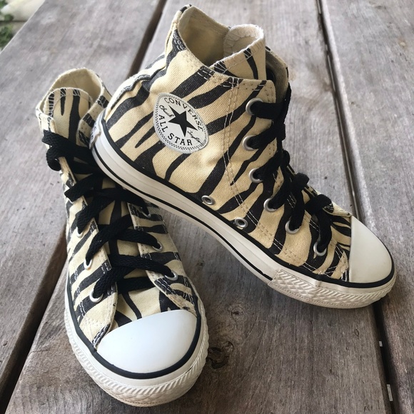 converse striped shoes
